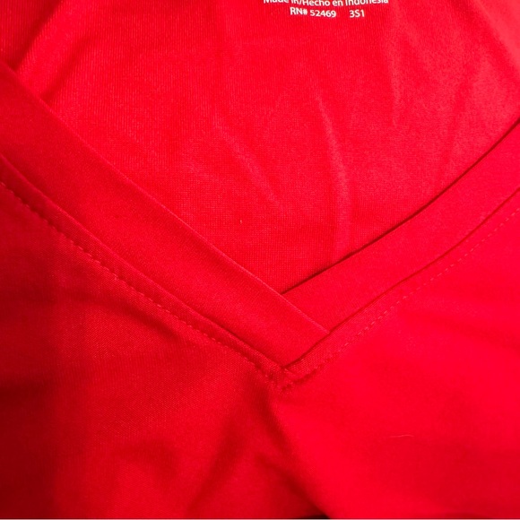 GUC No Boundaries V-Neck Tee - Picture 4 of 6